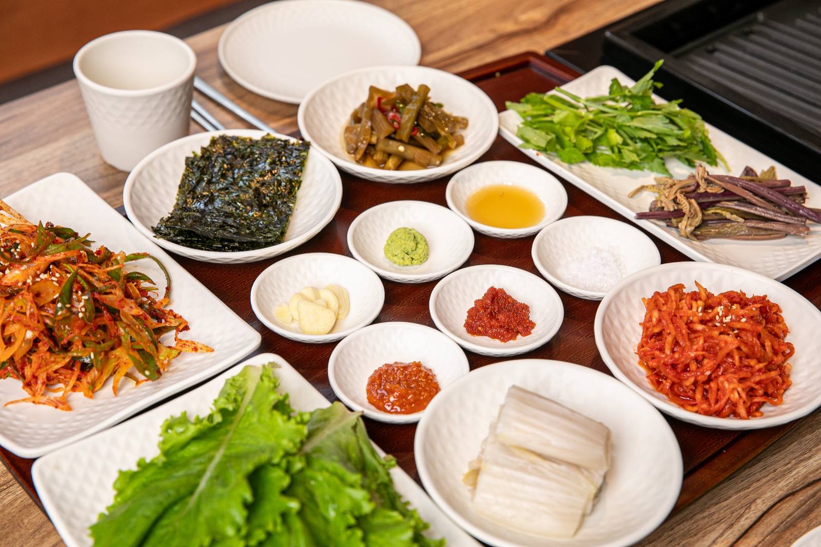 봉산정육 홍대본점 정육 한 상 — Korean BBQ (サムギョプサル · 烤肉) butcher table at Bongsan Meat House Hongdae, Seoul · 8