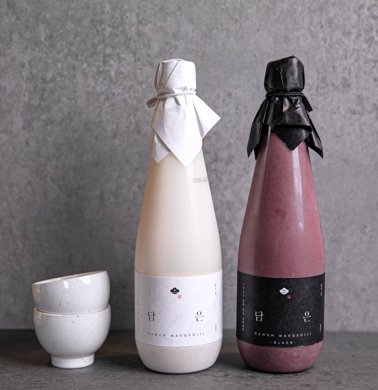 담은생막걸리 (화이트/블랙) Dameun Fresh Makgeolli (White/Black) — 봉산정육 홍대본점 Korean BBQ (サムギョプサル · 烤肉) menu · 주류·음료