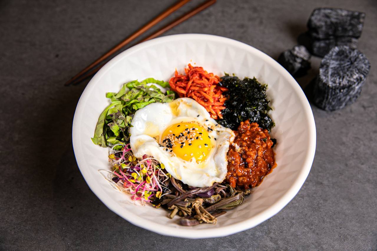 들기름고사리비빔밥 Perilla-oil Fernbrake Bibimbap — 봉산정육 홍대본점 Korean BBQ (サムギョプサル · 烤肉) menu · 곁들임